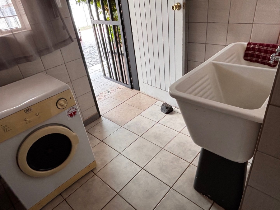 7 Bedroom Property for Sale in Flamwood North West